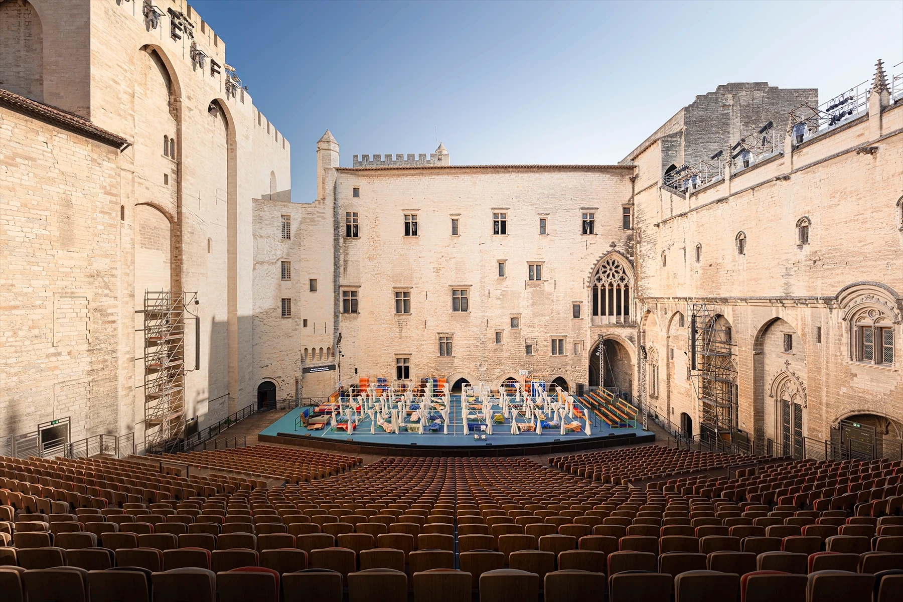 The Avignon Festival Chooses HOLOPHONIX and Amadeus to Re equip the Prestigious Courtyard of Honor a
