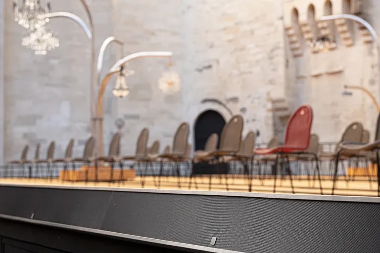 The Avignon Festival Chooses HOLOPHONIX and Amadeus to Re equip the Prestigious Courtyard of Honor a