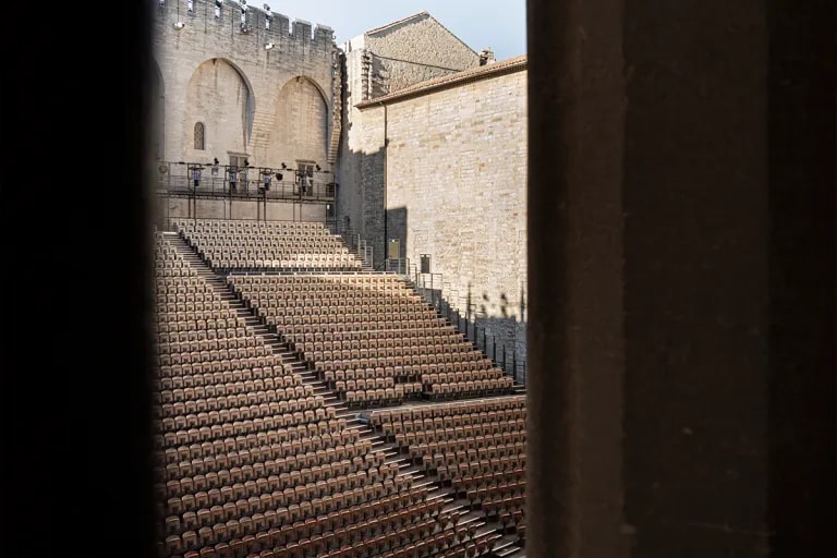 The Avignon Festival Chooses HOLOPHONIX and Amadeus to Re equip the Prestigious Courtyard of Honor a